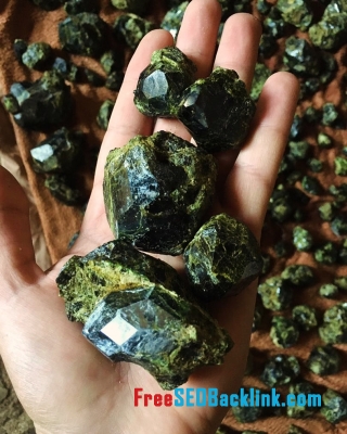 Garnet demantoid rock of Iran