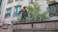 حفاظ روی دیوار در نور